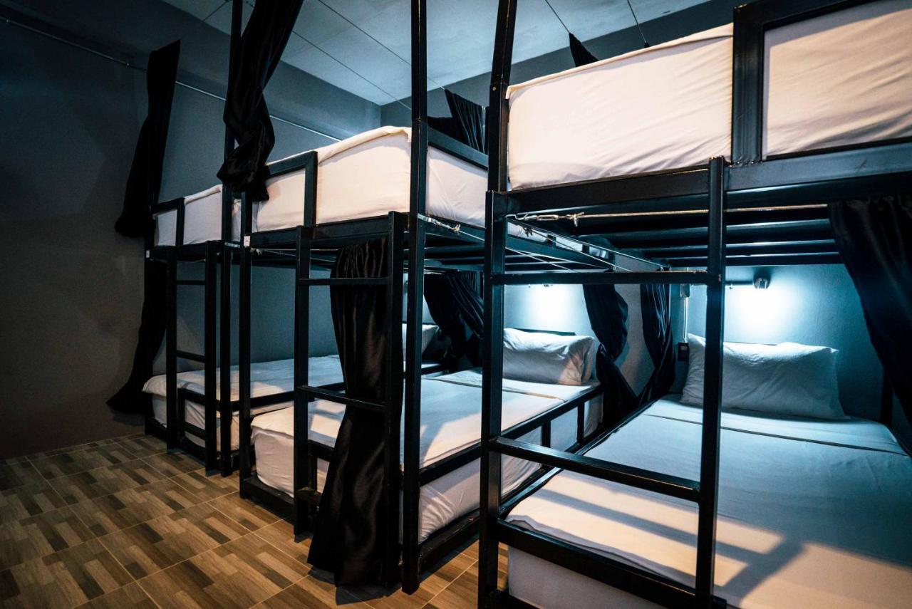 Slumber Party Hostel Phuket Exterior foto